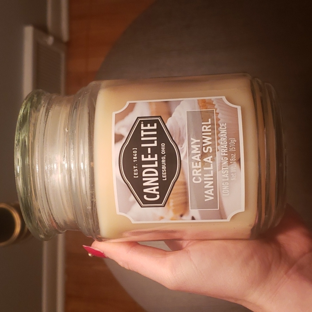 🔥Creamy vanilla swirl candle lite